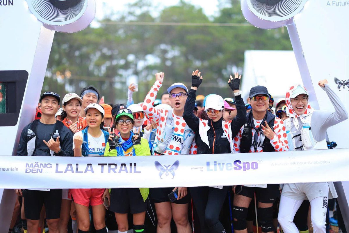 thom_bui20314's tweet photo. 8-3 Hoàn thanh thành giải chạy trail 25km trong hơn 4 tiếng 🎉🎉
Và có nhiều trải nghiệm thú vị ở núi rừng Măng Đen❤️
Chúc tất cả các chị em ngày Lễ vui vẻ, xinh đẹp và hạnh phúc nhé!
#tự_your
Măng Đen LaLa Trail https://t.co/PzD9W5pqT4