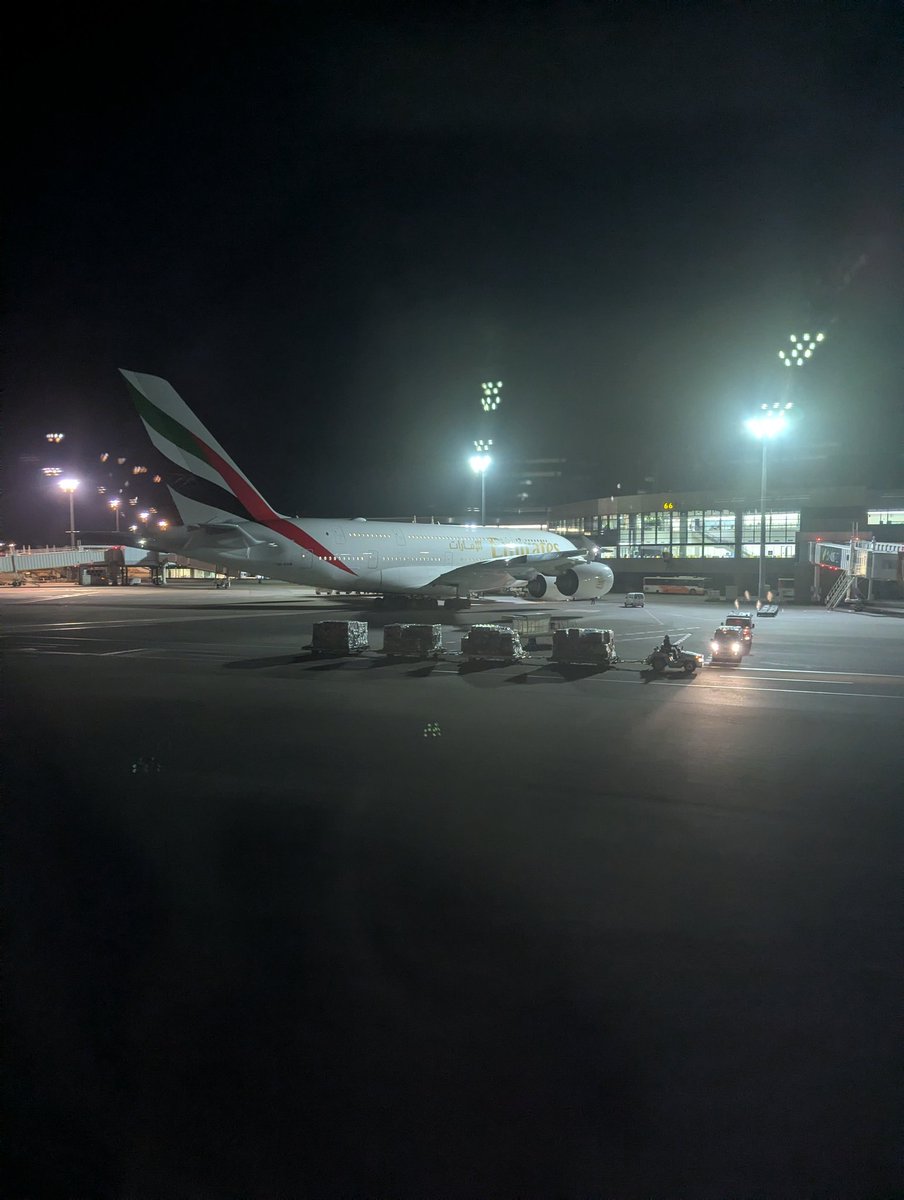 ikemasa1964's tweet photo. 成田で　Emirates　発見したのだが、スペ��機ではない。
ということは、帰れなくなっていた機体か？
#エミレーツ航空 
#成田空港 https://t.co/1H17u3hEtj