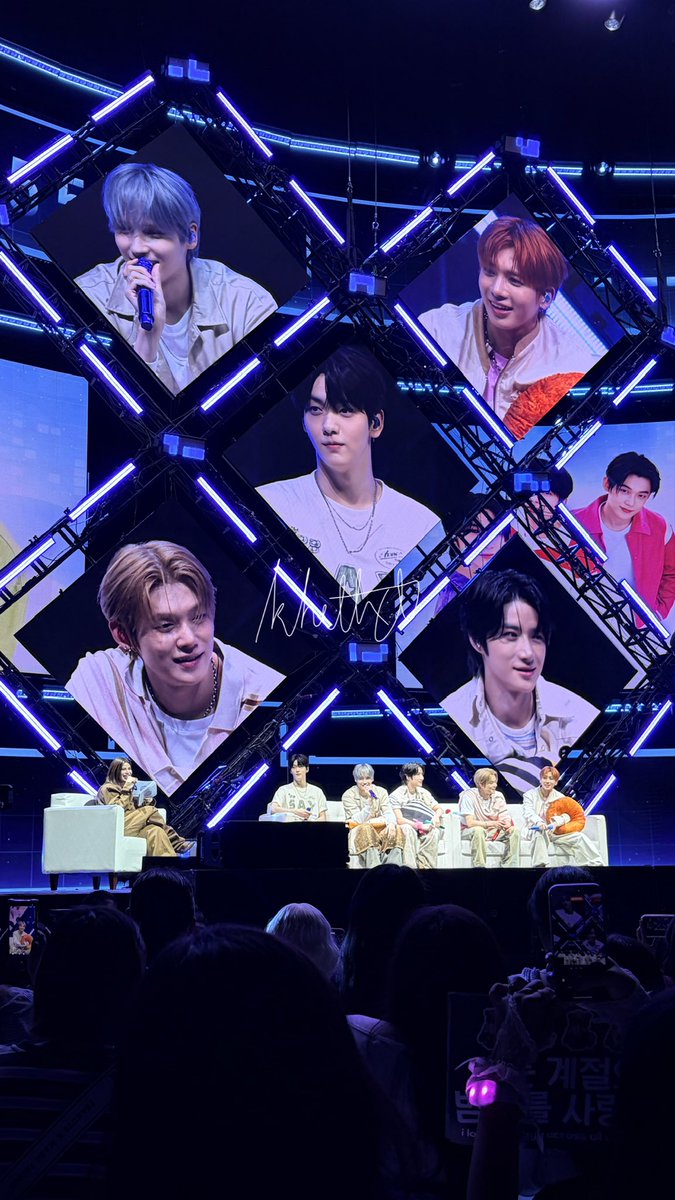 khettxt's tweet photo. The most wonderful time with @TXT_bighit and baby moa @D_laurel 💗 #DunkinPH_WondersAt553 https://t.co/8YQ44txVhh