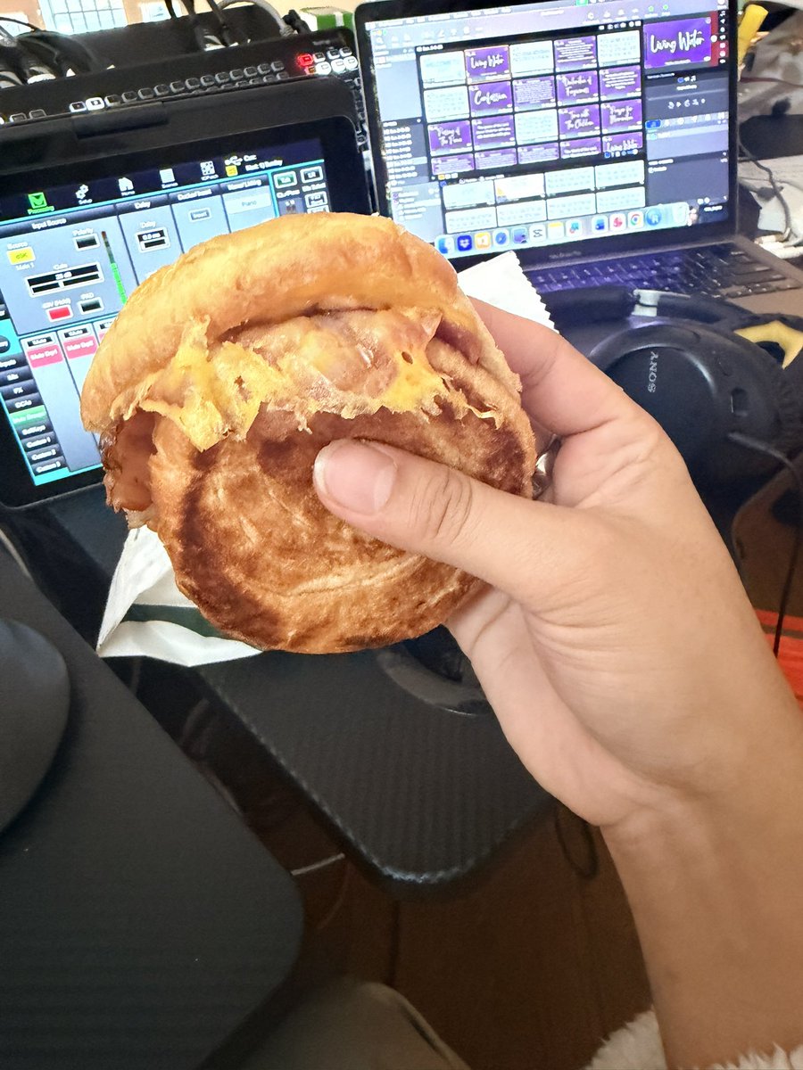 jaco_ww's tweet photo. @Starbucks what is this… Looks bad https://t.co/mkke1P4EHU