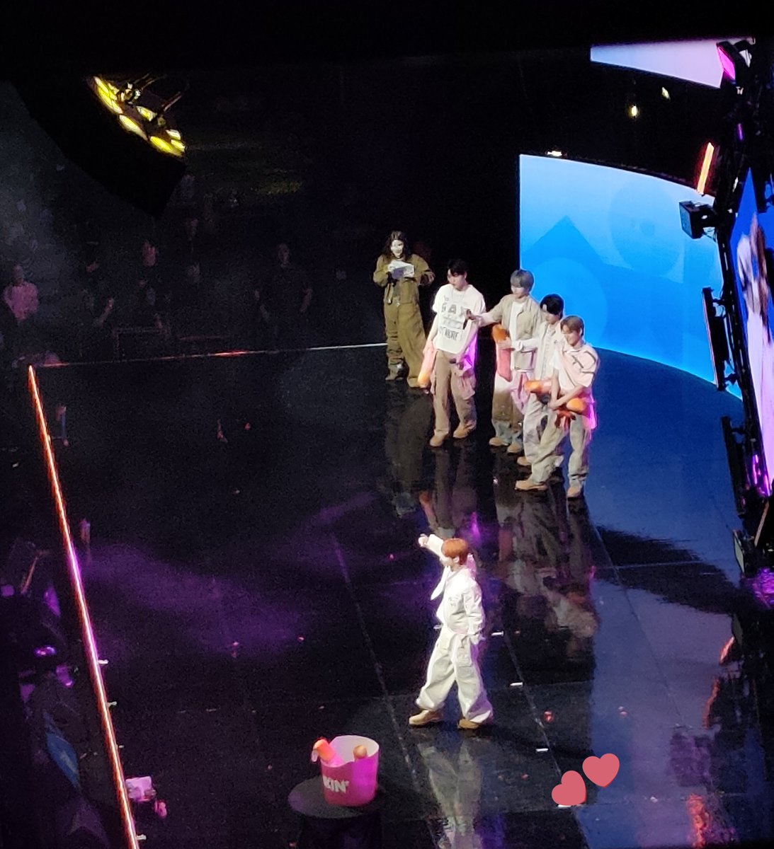 jjunniez's tweet photo. Great to see you again our lovesssss 😍
#DunkinPH_TXT #DunkinPH_WondersAt553 #TOMORROW_X_TOGETHER https://t.co/9nvo7PAGxg