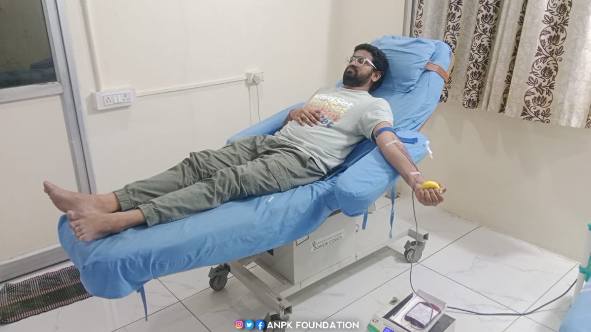 ANPKFoundation's tweet photo. నరసాపురం, క్రిస్టియన్ హాస్పిటల్‌లో రక్తహీనత సమస్యతో చికిత్స పొందుతున్న M. ధనలక్ష్మీ (40సం.) స్త్రీ కి A+ve రక్తదానం చేసిన N.రమేష్ గారికి హృదయపూర్వక ధన్యవాదాలు. https://t.co/sZyJj4N4Lq