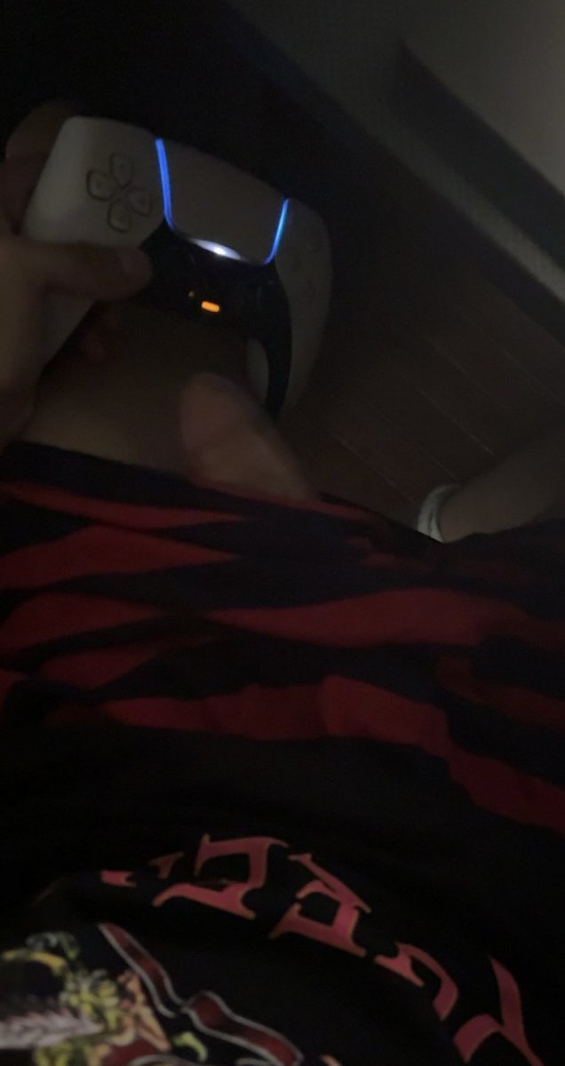 _lean4's tweet photo. i’m bored i need someone under this desk, i got all this for you 😉 #hung #atlanta #lightskin #straight #thickdick https://t.co/RDIOSr9FMq