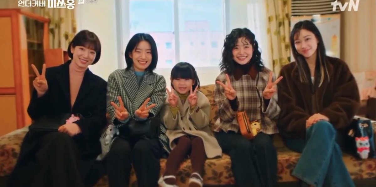 KamyJSC's tweet photo. At the end of the day it was truly about Geumbo and the Room 301 Girlies, I am so happy that they still have such a close bond and to see them reunite in their dorm one last time is so beautiful 🥹🥹 !!
#UndercoverMissHong 
#UndercoverMissHongEp16 
#HappyWomensDay 🌹 https://t.co/hQg3OmWqO9