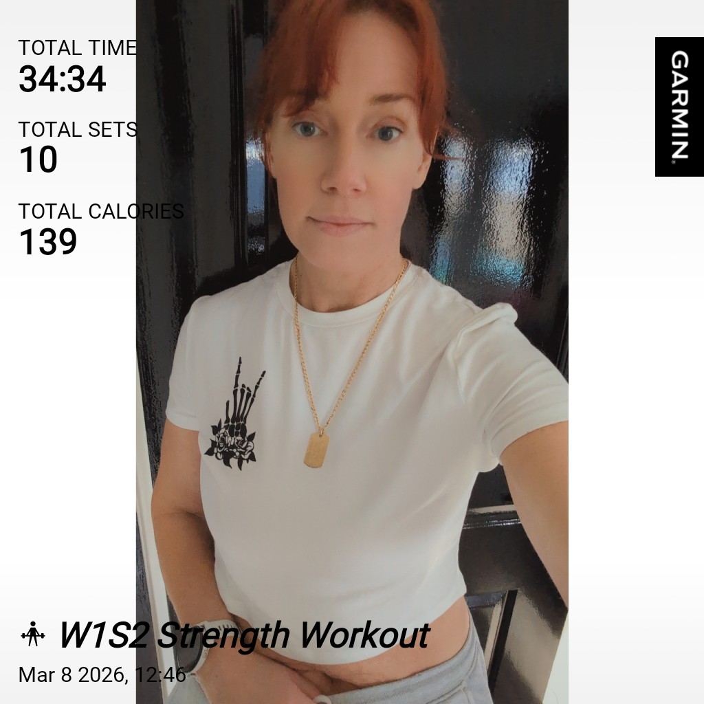 LunaraRavwin's tweet image. Knackered but knowing these joggies are now far too big to even be tied and stay up pushes me on! #weights #garmin #beatyesterday