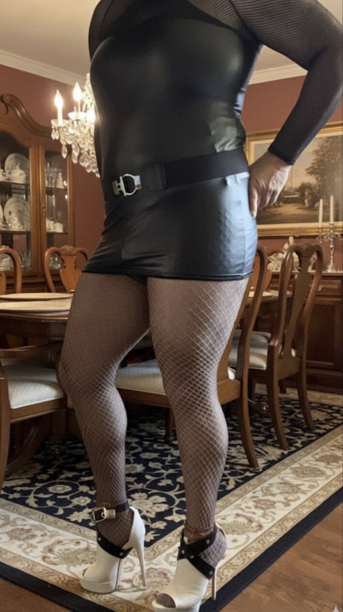 ThighbootMstr's tweet photo. Home , then show off the outfit again #flr #cdhubby https://t.co/aekrSuoxmo