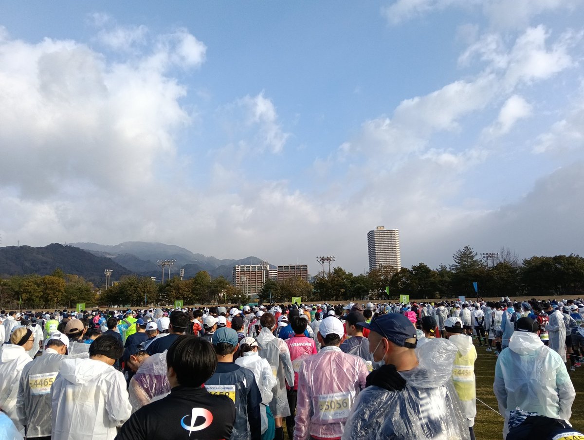 siro_pug's tweet photo. びわ湖マラソン無事完走🏃
天候にも恵まれて2年振り
サブ4復活😃トイレ2回が課題😅 https://t.co/3kMmOSHPbx