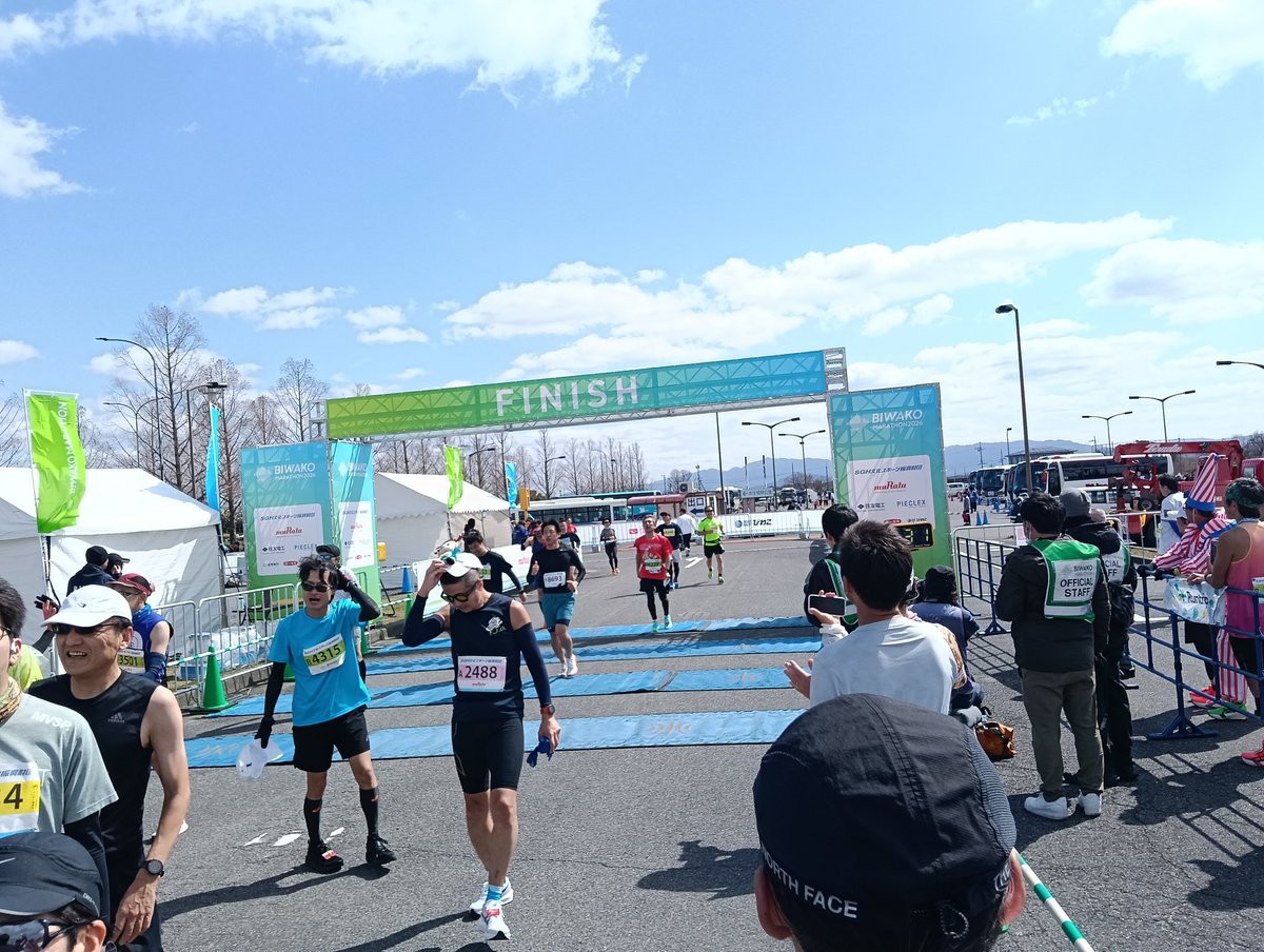 siro_pug's tweet photo. びわ湖マラソン無事完走🏃
天候にも恵まれて2年振り
サブ4復活😃トイレ2回が課題😅 https://t.co/3kMmOSHPbx
