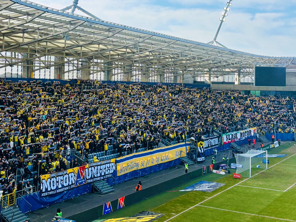 ßen (P) tweet media