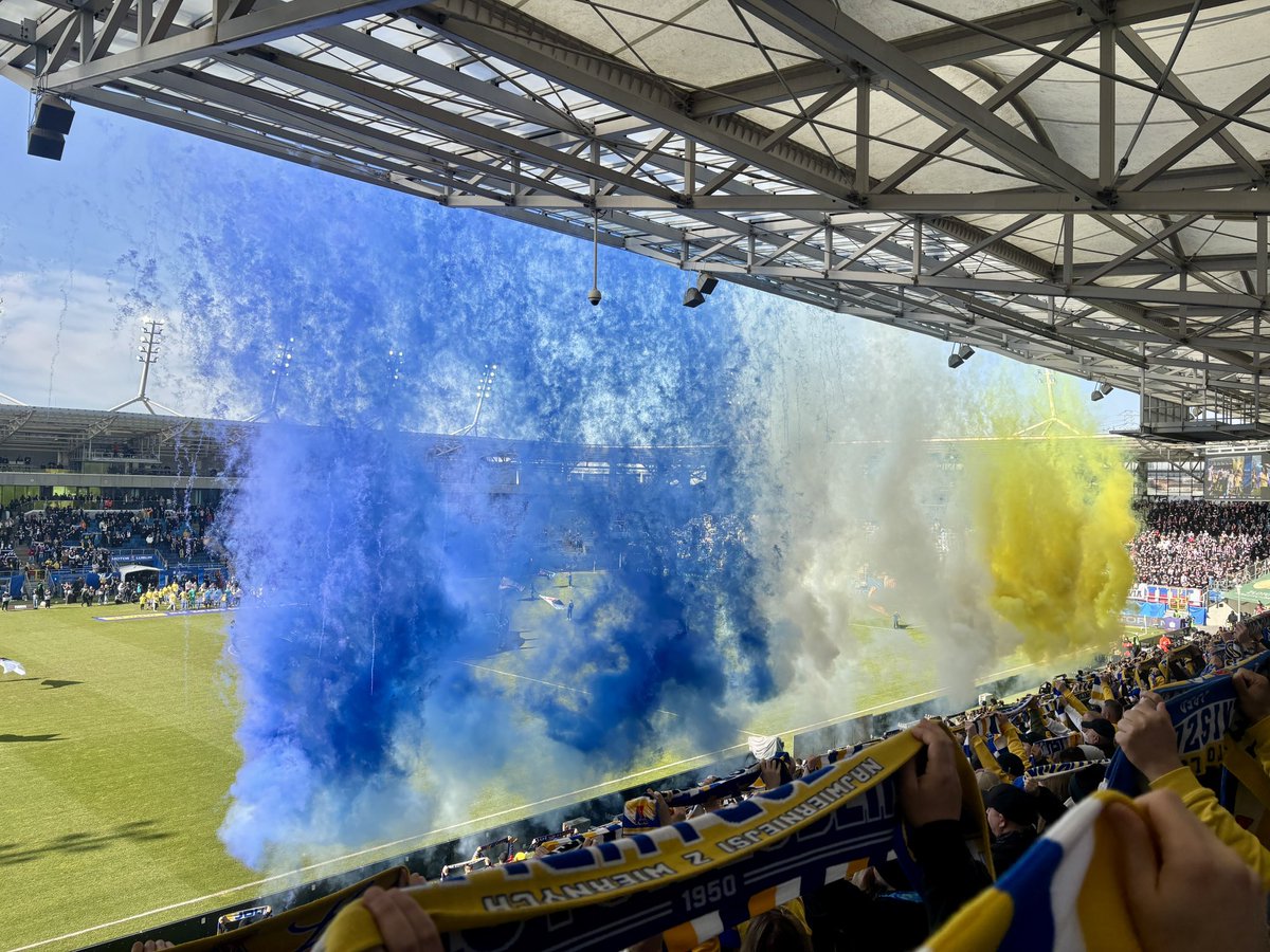 ßen (P) tweet media