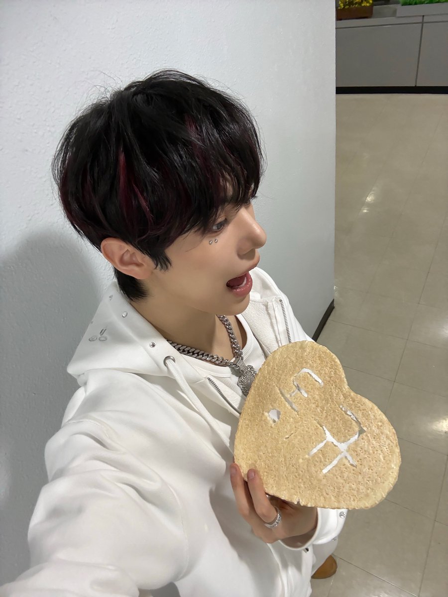 동이틀 tweet media