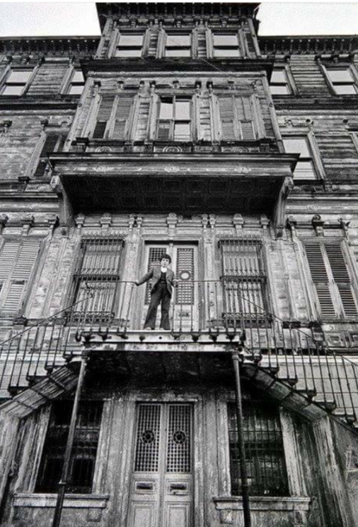 onderkayaistan1's tweet photo. Kandilli'de 1965 yılında Ara Güler tarafından fotoğraflanan konağın bugünkü görünümü. Hala muhteşem https://t.co/L16yx33hjz