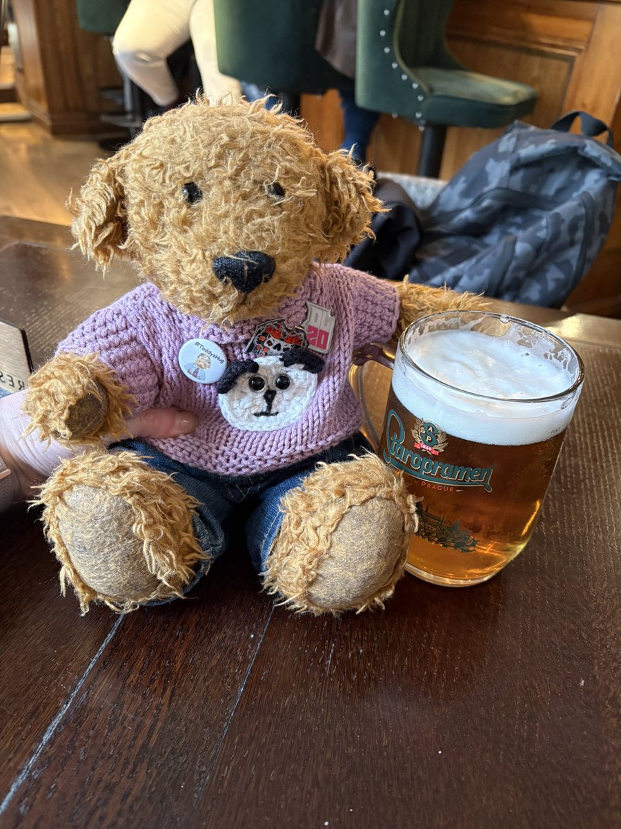 lozziepop89's tweet photo. Jinjah: today we are travelling home, via Cirencester. They have a very lovely cathedral! #smallbearsneedbeer https://t.co/eBIQ6vUdhg