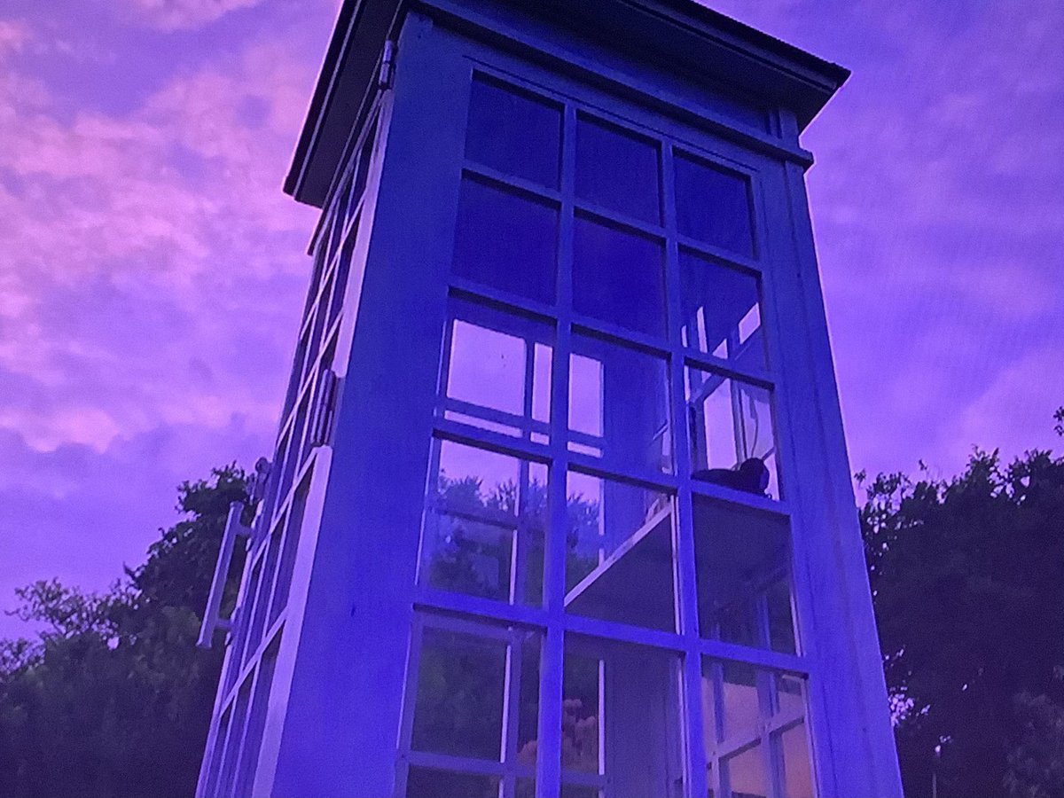 thebarlink's tweet photo. Wind Phone
死者と話が出来る「風の電話」が僕の生まれ育った大槌町に設置されてる。
大昔の黒電話で線も繋がっていない。
311も近いので最近は東日本大震災の特集番組が多いけど、これ国も言葉も宗教も越えて世界に550カ所以上も設置されているんだって👏
大好きだった人、一度だけお話ししたいな😊 https://t.co/osZxffqd0v
