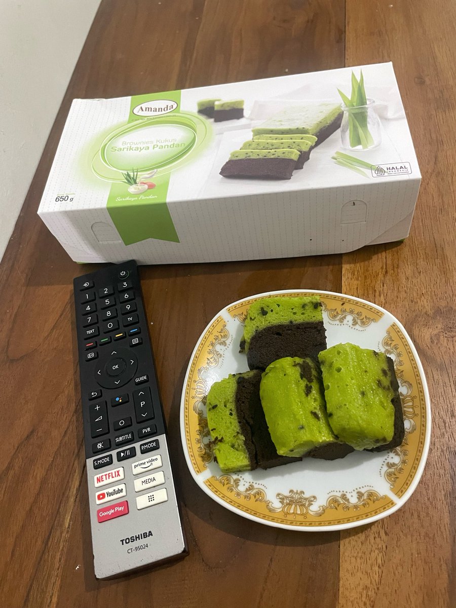 Hack versi aku makan brownies <a href="/_AmandaBrownies/">Amanda Brownies</a> sambil nonton Tv <a href="/toshibatv_id/">Toshiba TV</a> apalagi klo dibumbui drama ditwitter, makin enak brownies nya 🤭🤭🤭 kalian gk bikin drama lagi kah?? 🤣 kangennnnn

btw kak manda, tolong stock dishopee depok nya dibanyakin 😭 klo war malem udh abis