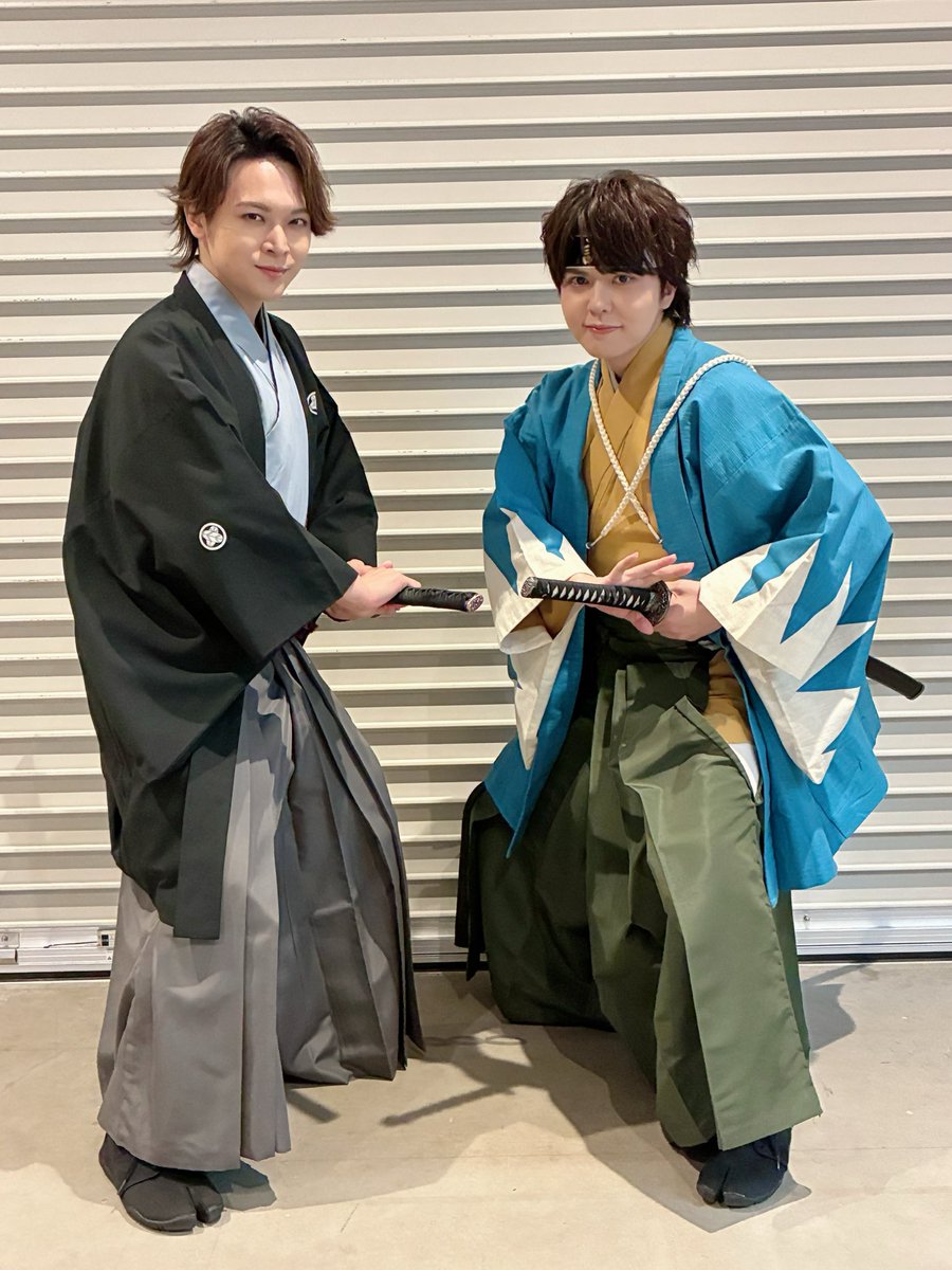 Sho_karino's tweet photo. 小松昌平プロデュースステージ『さらに！俺を知ってくれ！〜幕末編〜』

たくさんのチャレンジを個人的にもさせて頂きました！！
そしてプロデュース＆脚本＆主演…という凄まじいことをやった昌平に天晴れです！！
これからも #俺を知ってくれ を皆さま応援して下さいませ！！ありがとうございました！！！

座組みんなの熱量がすごかった…！！この場にいられて本当に光栄でした。
まっこと楽しかったぜよ！！皆の者ーー！！！大義であった！！！！
2枚目は濱ちゃんがどこかに見切れているよ。
4枚目はいつぞや両国で購入した、浴衣…？が今回大いに活躍したよ。
かたじけない！！！！！！