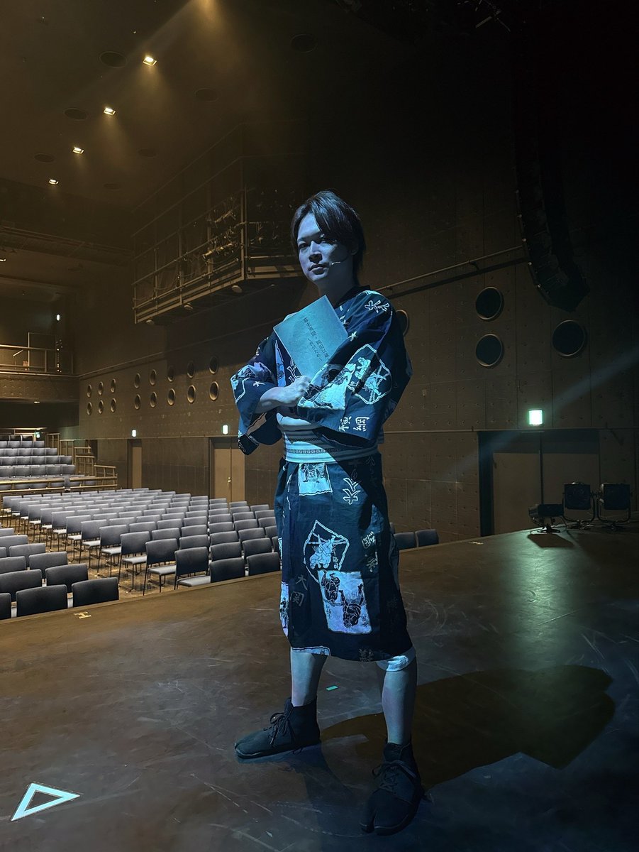 Sho_karino's tweet photo. 小松昌平プロデュースステージ『さらに！俺を知ってくれ！〜幕末編〜』

たくさんのチャレンジを個人的にもさせて頂きました！！
そしてプロデュース＆脚本＆主演…という凄まじいことをやった昌平に天晴れです！！
これからも #俺を知ってくれ を皆さま応援して下さいませ！！ありがとうございました！！！

座組みんなの熱量がすごかった…！！この場にいられて本当に光栄でした。
まっこと楽しかったぜよ！！皆の者ーー！！！大義であった！！！！
2枚目は濱ちゃんがどこかに見切れているよ。
4枚目はいつぞや両国で購入した、浴衣…？が今回大いに活躍したよ。
かたじけない！！！！！！