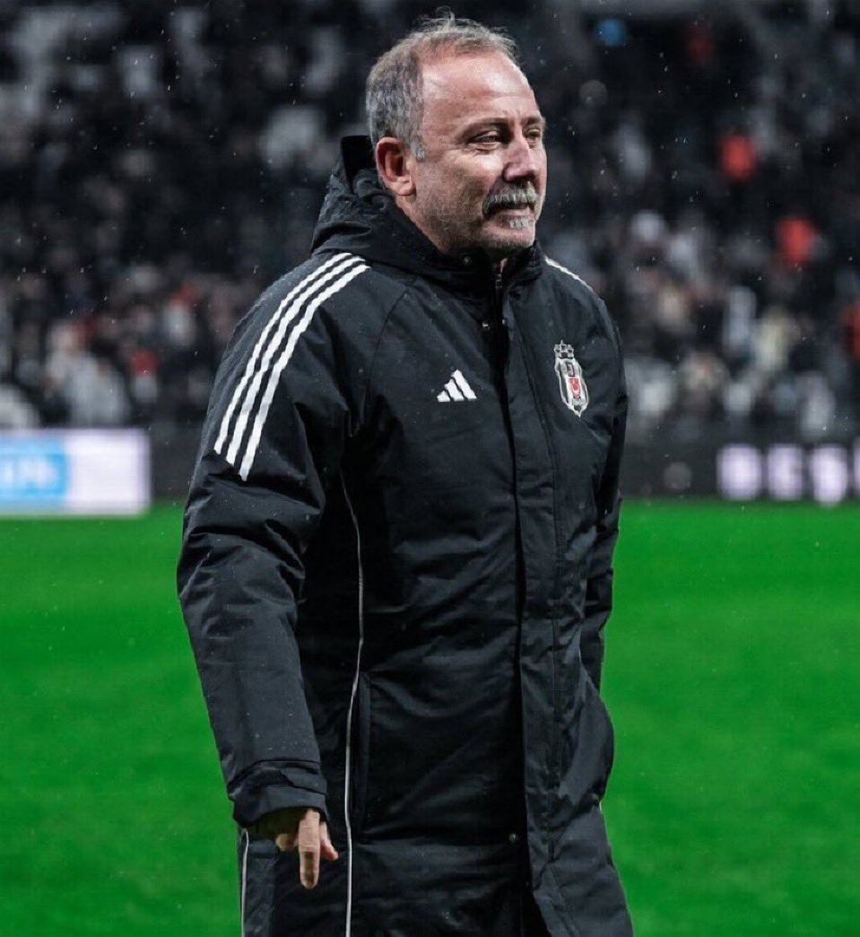 rr_dw505's tweet photo. Geldiğinde bir hurdalık devraldın ama dünkü maça kadar "acaba şampiyonluk yarışına girer miyiz" diye düşünmemize sebep oldun biz senden razıyız hocam #BJKvGS https://t.co/cc3zoUkPJd
