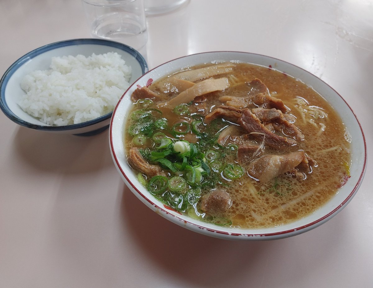 卒業ぶりにお会いした大学の先輩に「学生のときより太ったね」と火の玉ストレートを受けました。

その日と次の日の食事です。
ダイエットは明日から本気出します。