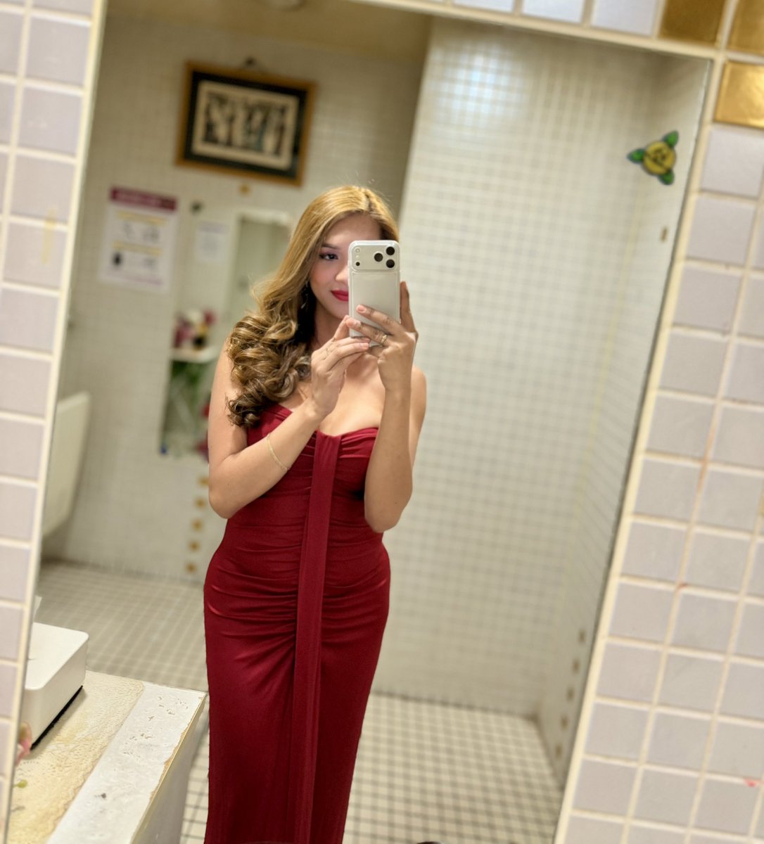 leovah's tweet photo. A Great Dress Can Make You Remember What Is Beautiful About Life💃🏼 #japanlife https://t.co/uVcQ11DwR8