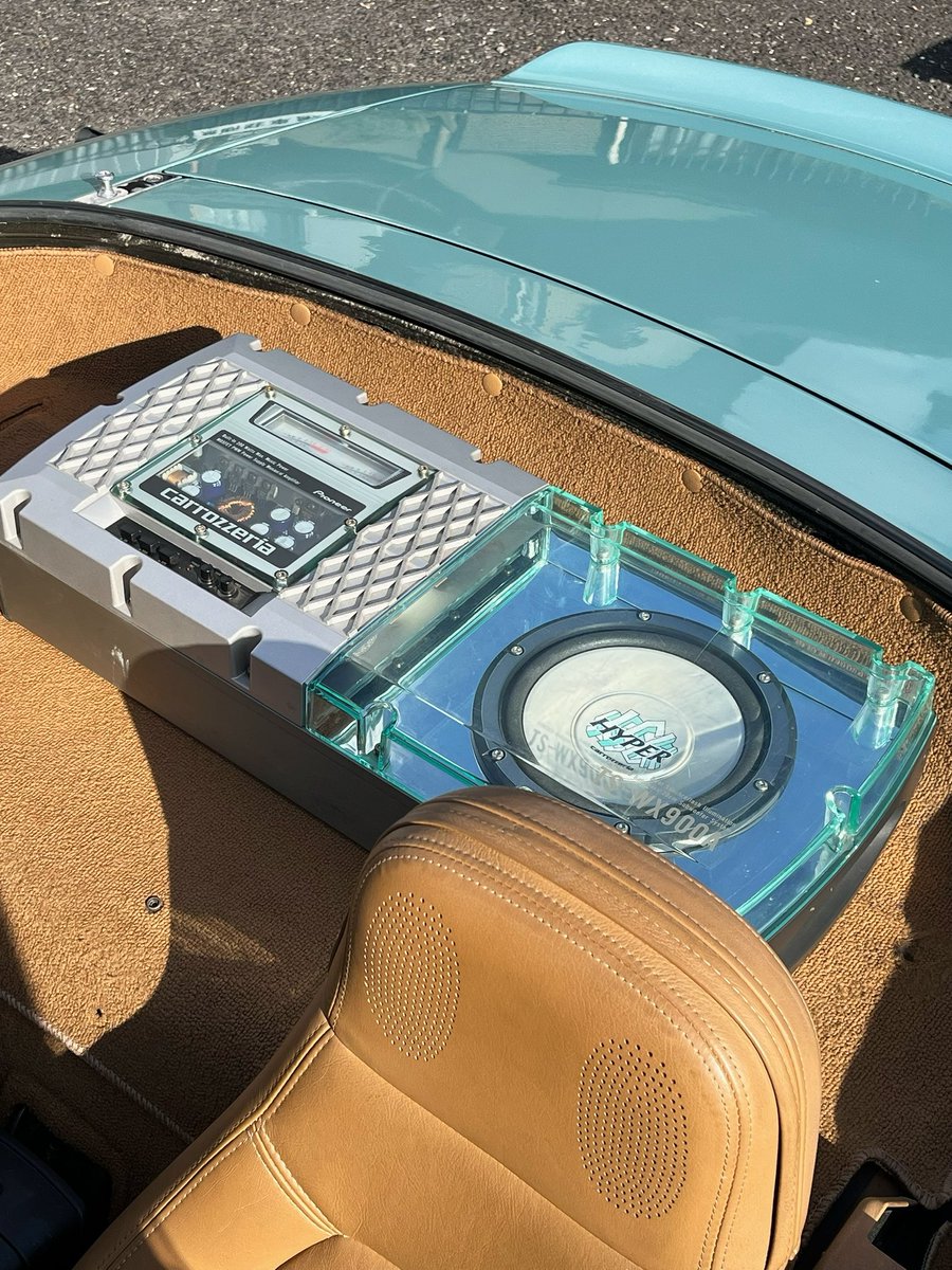 車体とほぼ同じ色のサブウーファーを購入
ダサ可愛い
