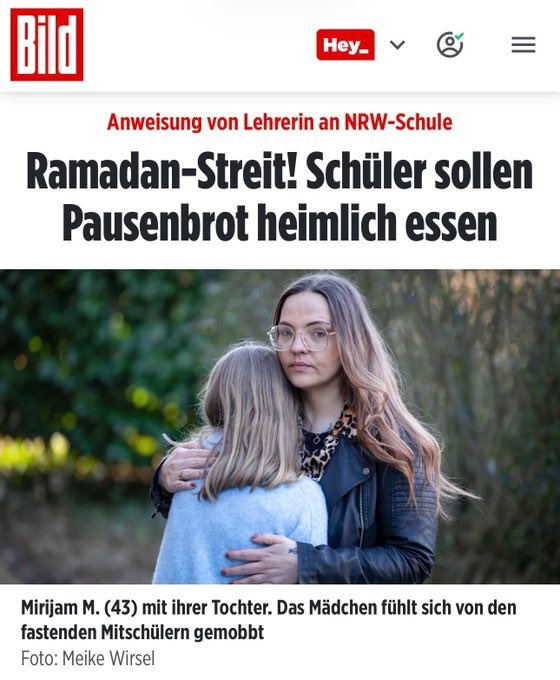 Um es kurz zu machen: Religion ist Privatsache. An Schulen hat das nichts zu suchen, ausgenommen im schulischen Religionsunterricht von anerkannten und geprüften Religionslehrern. In den eigenen vier Wänden kann und soll jeder nach seiner Façon selig werden. Ein indirekter Zwang,