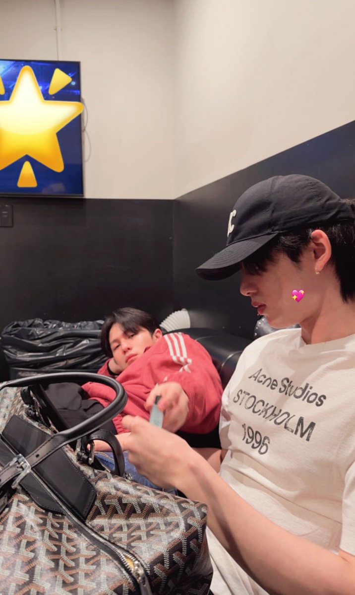 ได้เจอกันสักทีน้ออออ คิดถึงมากมั้ยล่ะ

#WilliamEst