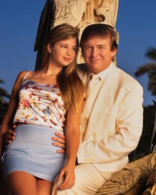 yirmiucderece's tweet photo. Trump ile ilgili skandal iddia!

Skandalların odağındaki ABD Başkanı Trump’ın, çocuk yaşta olduğu iddia edilen “malum ada”da ilişki yaşadığı porno yıldızının şu ifadeleri gündem oldu:

“Benimle yattıktan sonra Trump, bana kızı Ivanka'yı hatırlattığımı söyledi!” https://t.co/xQwCEndfhw