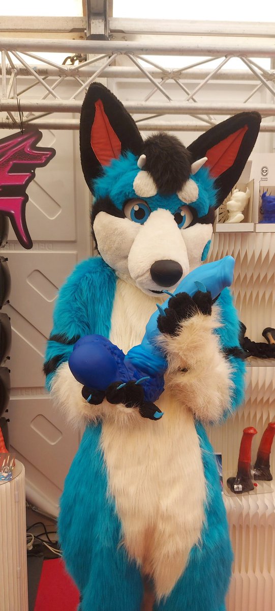 Some are scared of big toys, others are size queens. <a href="/NothosaurToys/">Nothosaur Official</a> has toys for all, from the small for beginners to big experiences. Thanks for the great time and being at #Darklands
If you are still at Darklands today make sure to check the nothosaur booth.