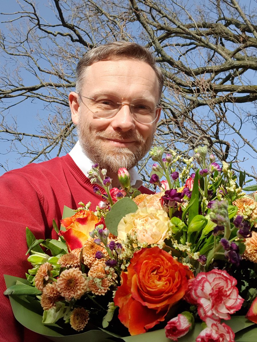 🌹 Wszystkim Paniom - naszym żonom, mamom, córkom, babciom, siostrom i koleżankom, tym najmłodszym i tym z dużym życiowym doświadczeniem w #DzieńKobiet🌷 życzę zdrowia, pogody ducha, spełnienia marzeń i... codziennie jak najwięcej zrozumienia oraz pomocy od nas mężczyzn 🤗