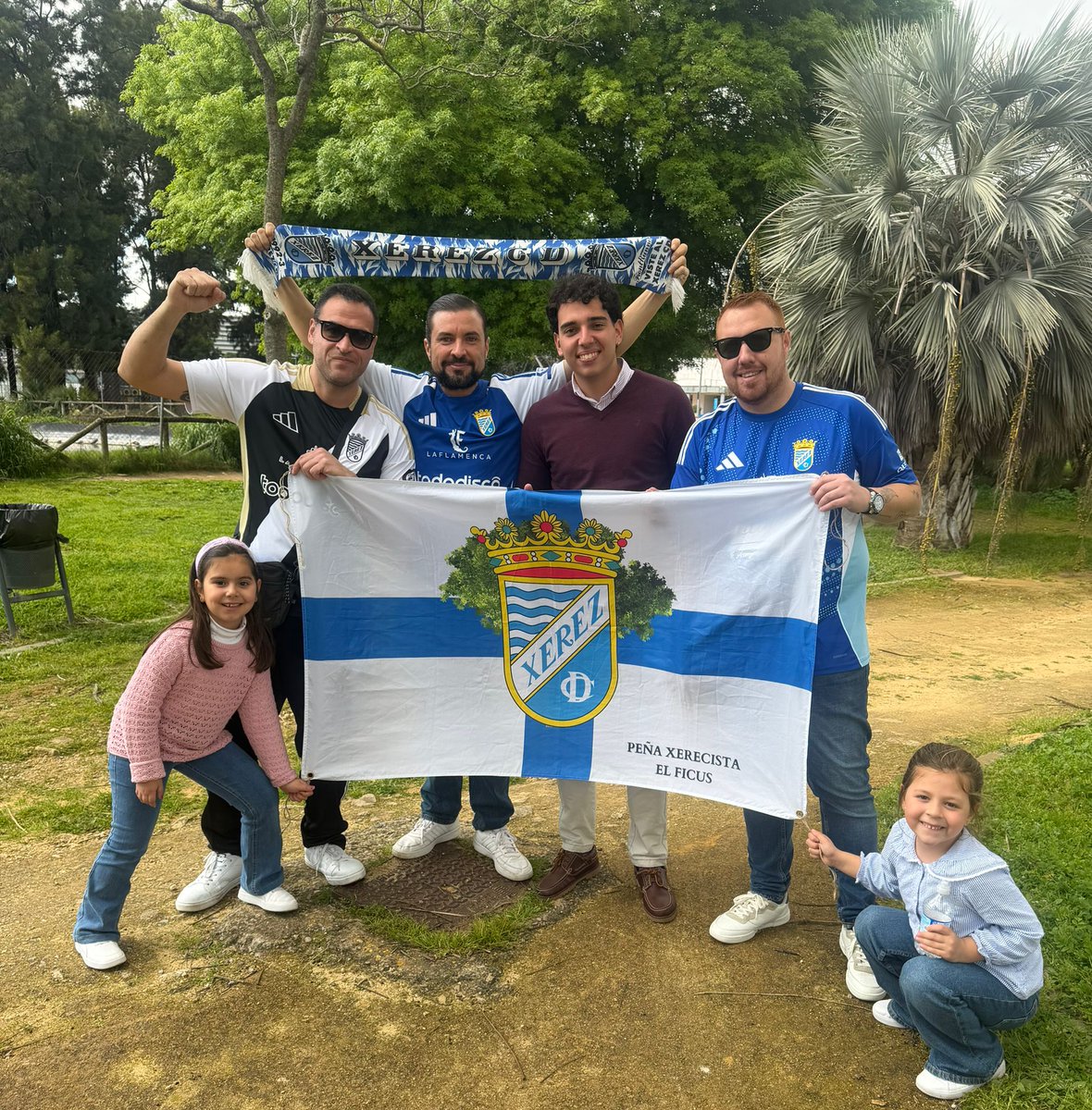 Empezamos el ficus con ganas de previa,y después a animar al equipo hasta el final🤍💙🤍💙