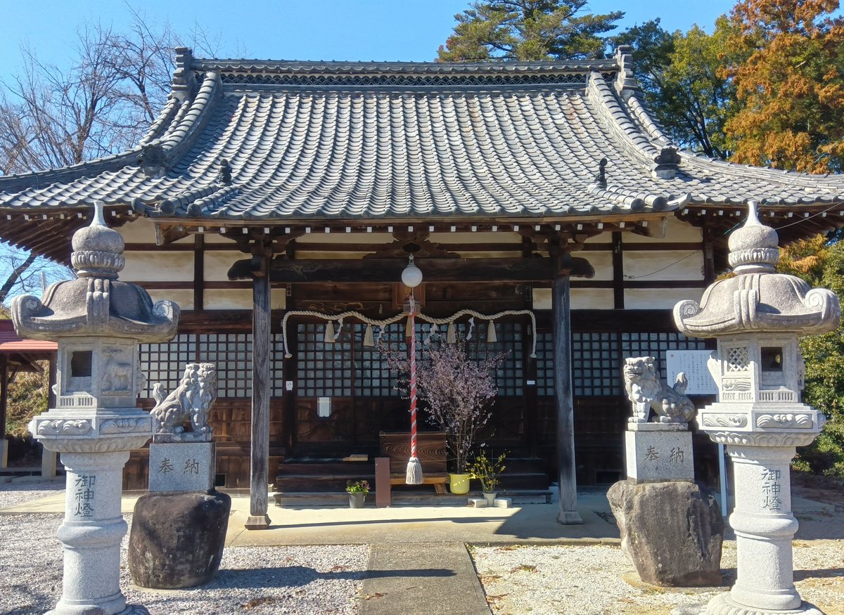 jyo04434970's tweet photo. 群馬県高崎市 下里見町

郷見神社⛩️

郷見丘陵の東端に位置し、街並みを一望でき絶景です🌈

参拝👏　いつも感謝の心🍀

マラソン大会出走🏃‍♀️💨
無事しっかり走れました✨

WBC日本代表頑張れ⚾️🇯🇵🇺🇸

#群馬県高崎市
#郷見神社 #御神木
#はるな梅マラソン https://t.co/1mlLhiiNLV