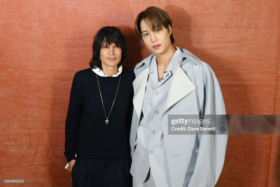 kai__press's tweet photo. [GETTY] 260308 

KAI with Lacoste creative director Pelagia Kolotouros.

#KAI #카이 #KAIxLacoste #KAIxLacosteFW26 https://t.co/0ulZWd77k9