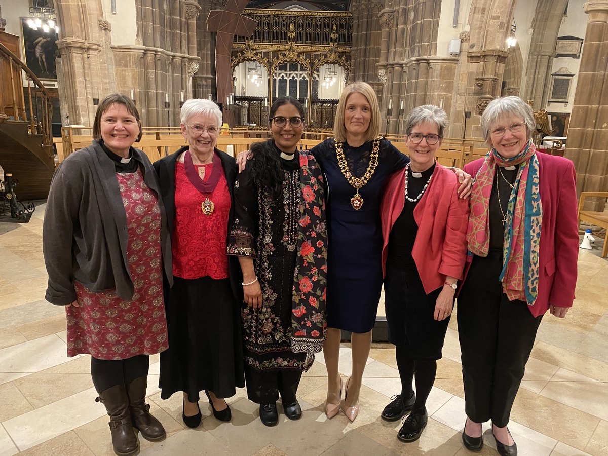 Leicester Cathedral tweet media
