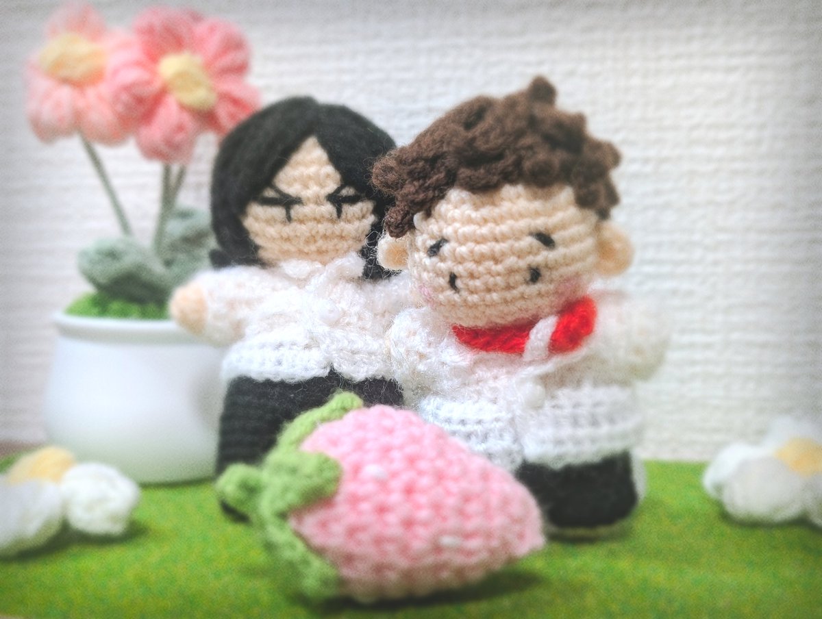 charles_junex's tweet photo. たまたま見つけたニットのかわいい小物が、はづきさんの作ってくださったあずあねぬいの雰囲気にピッタリだったのでつい買ってしまいました https://t.co/z9MRhRIhJS
