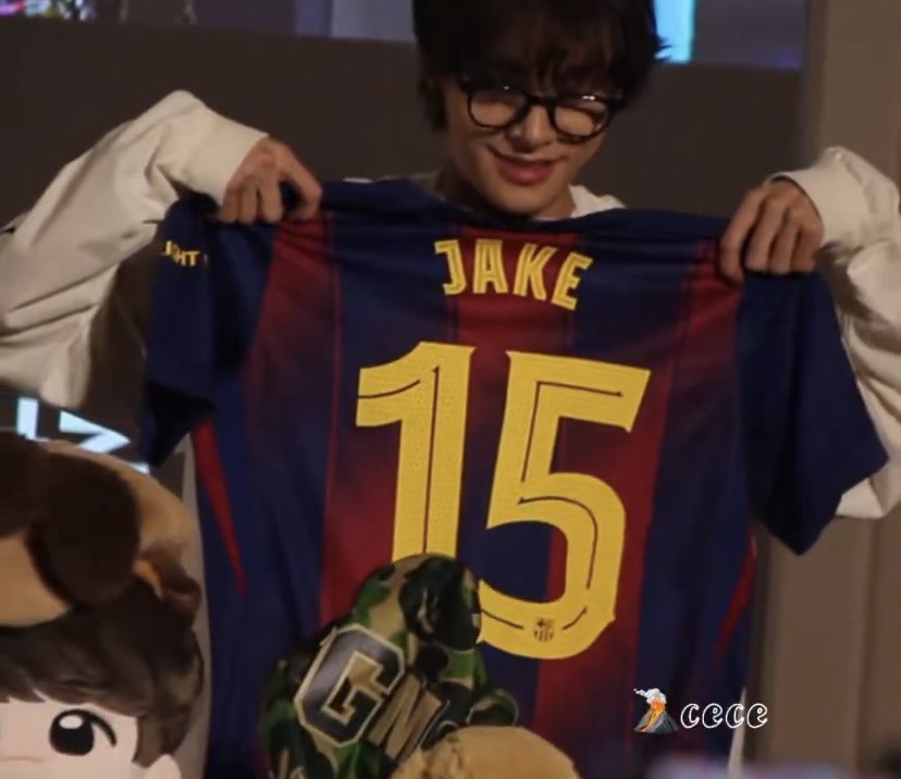 simoraie's tweet photo. อห พี่เจคกับเสื้อบาส้าอะเกนㅠㅠㅠ แล้วเอนจีนสกรีน JAKE 15 ให้ด้วย มีน้ำตาอะ ชั้นฟิน😭♥️ https://t.co/cX4TMrifFC