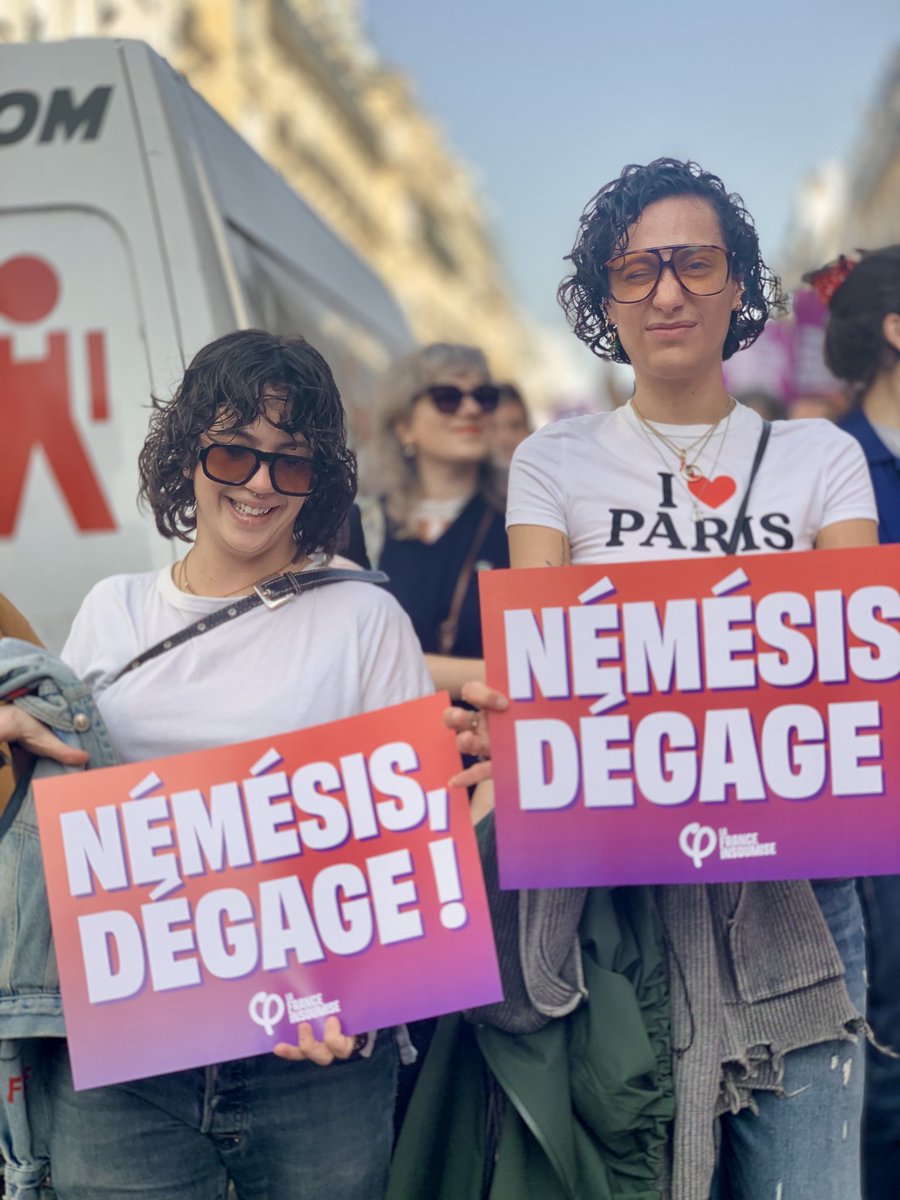 8mars : et comme ça c’est clair. 
Aujourd’hui féminisme  rhyme avec antifaschisme.