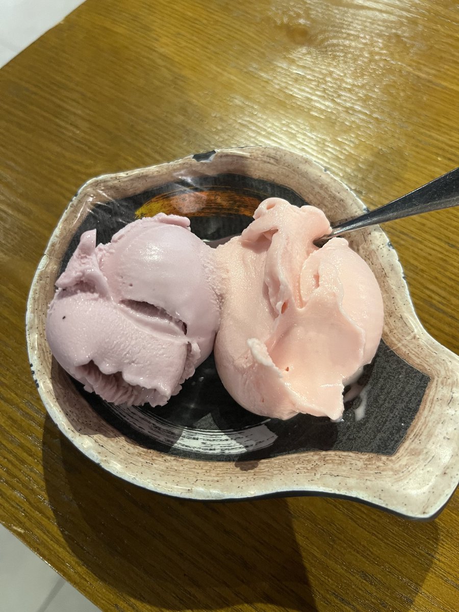Selamat berbuka puasa! Sorry im late ˙𐃷˙ beef so good! 10/10 strawberry &amp; blueberry yogurt icecream 10/10!🍨
