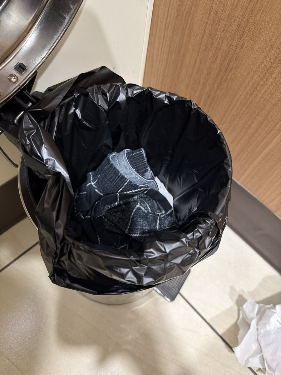 oopsy2020's tweet photo. ここでは久しぶりー
でっかいパンツだった https://t.co/fOi881qZc7