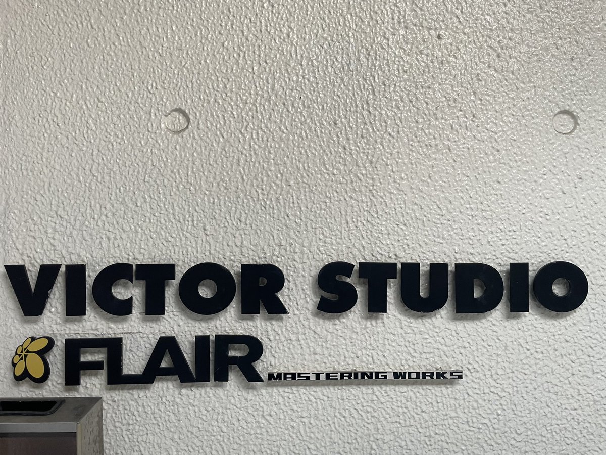 本日誕生日を迎えられました。

日々家族、仲間、友達、そして私の音楽活動を応援いただいている皆様のおかげで
楽しく毎日過ごせております。
まだまだやりたいこと、実現したいことたくさんです。

今後ともよろしくお願い致します！

41歳1発目は楽しいレコーディングDAYでした💡