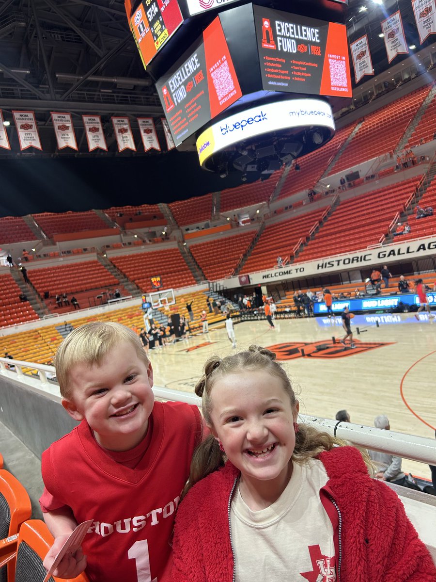 camieLking's tweet photo. when you get married during basketball season, you always have a @UHCougarMBK game to celebrate at. year #12 with the kids at GIA yesterday! came in and got the W. #GoCoogs https://t.co/WTf8dAkcKy