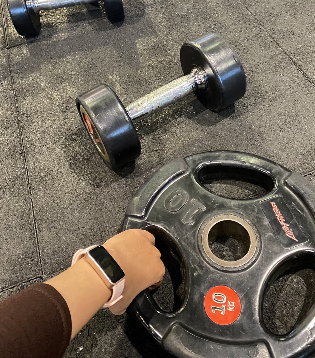 mulai sekarang yg jahat ke aku bakalan aku timpuk pake plate 10kg