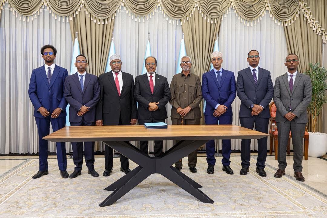 President <a href="/HassanSMohamud/">Hassan Sheikh Mohamud</a> officially signed the new Constitution of the Federal Republic of Somalia following its historic passage by a joint sitting of both chambers of the Federal Parliament.

At the signing ceremony, the President stated that the government will now begin the