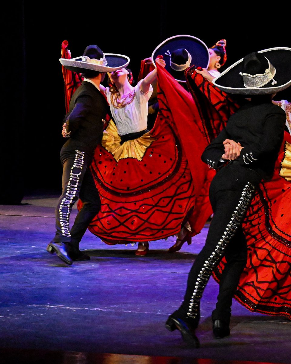 Ballet de Amalia Hdz tweet media