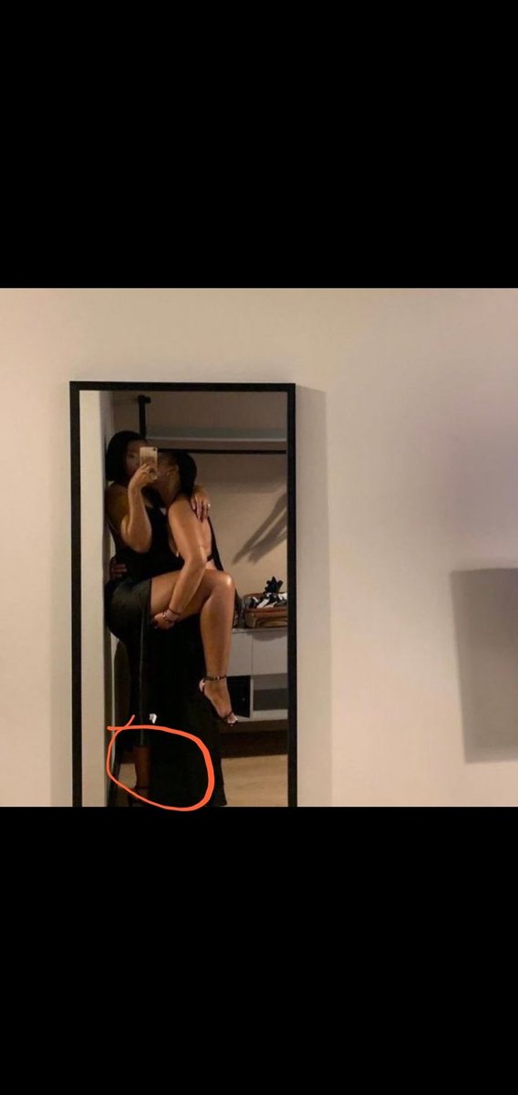 decent_UI's tweet photo. @sneminaj I guess if he can't lift you, he should be able to at least lift one leg off the ground 😭 https://t.co/AcAYyCD871