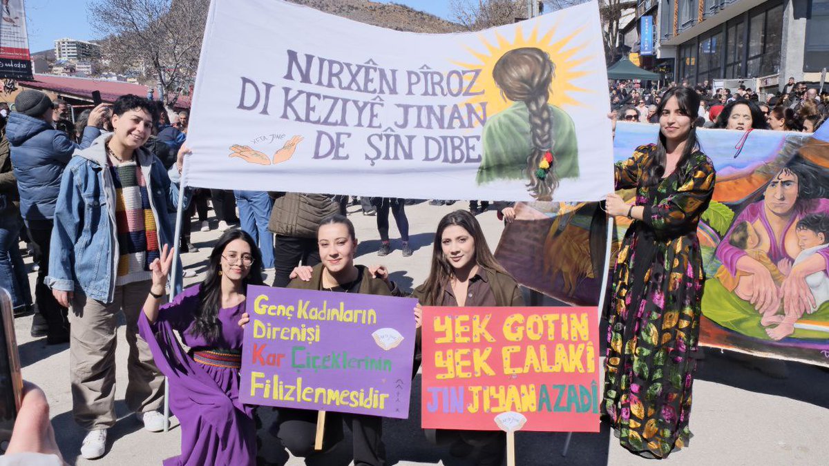 xt_jnn's tweet photo. 📍Dersîm

Kadın özgürlük mücadelesi karamsarlığı ve her türlü karanlığı yakacak bir devrimci güçtür. 
Bu inanç ve coşkuyla sesimizle sözümüzle alanlardayız. 

#8mart 
#8êadarê https://t.co/5e4e4QeyqP