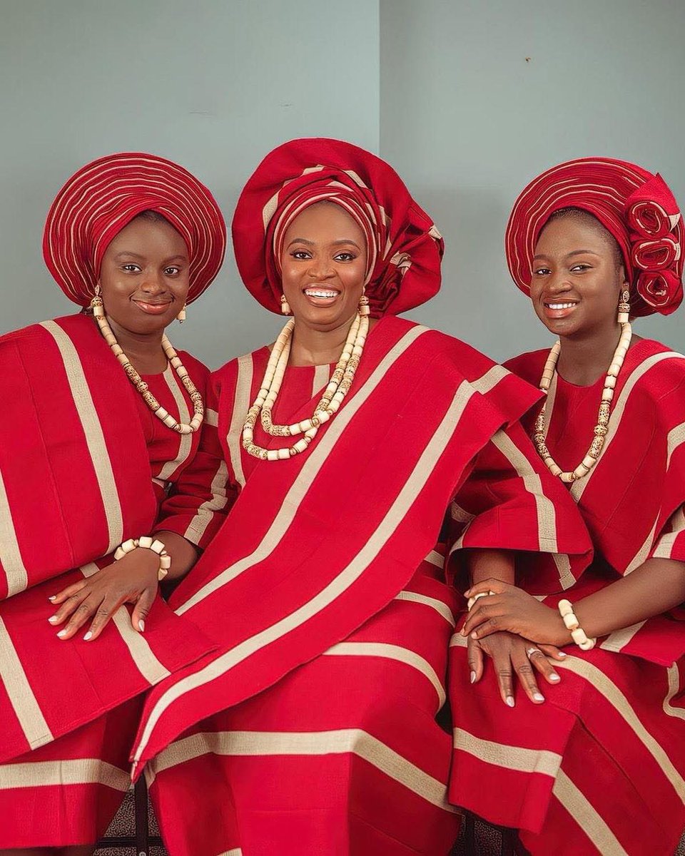 Yoruba Descriptive Female Names/Titles.
(Orúkọ Àpọ́nlé àwọn Obìnrin)

Aya - Wife
Ìyá Ààfin - Palace mother/A Mrs.
Aya Ọba (Ayaba) - Queen consort
Ìyá Ọba (Ìyọba) - Queen mother
Olorì - King's wife
Omidan - Damsel / Young lady
Ọmọge - Younger fashionable lady
Ìyàwó - New