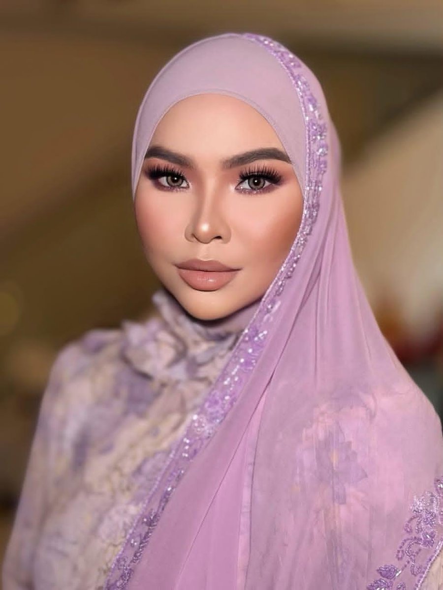 CANTIK. SANGAT. SANGAT. KALI. SEJUTA.
💜💜💜

Beautified by Bobo Cinta
Hijab by Paleelits
Outfit by Rizman Ruzaini

Credit : Threads Bobo