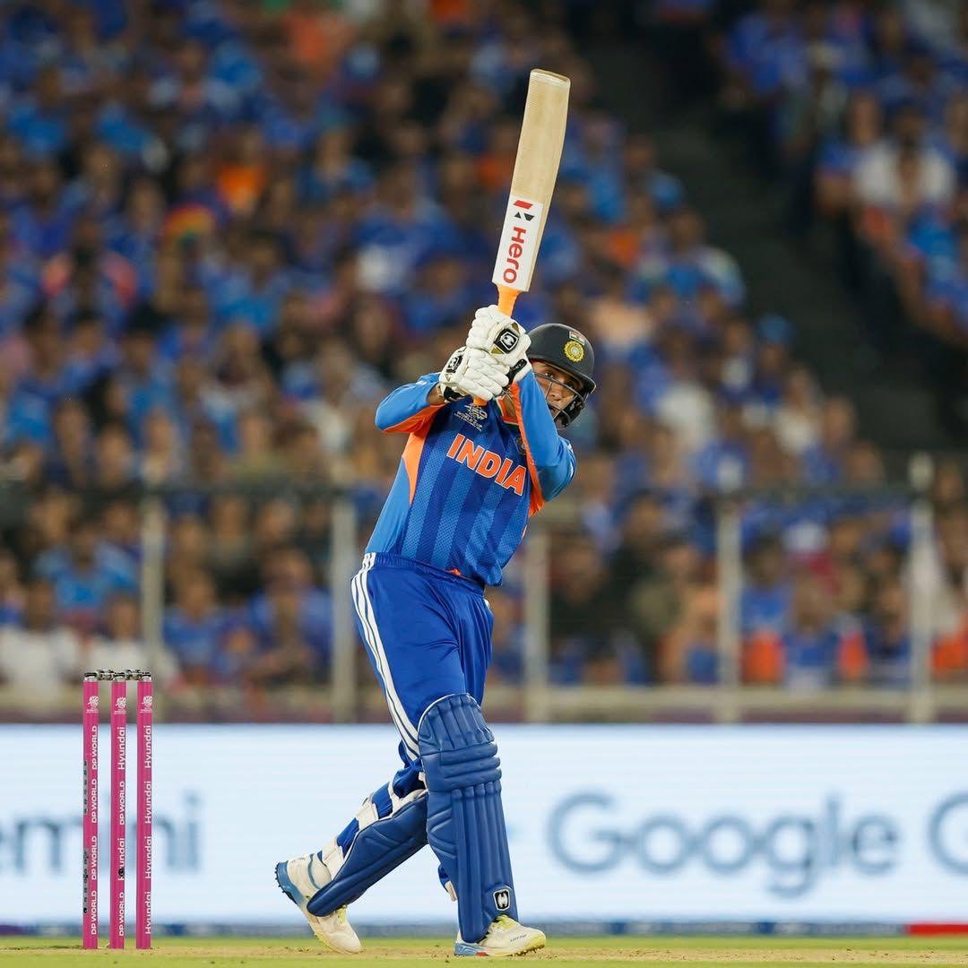 SDhawan25's tweet photo. A brilliant fifty from @OfficialAbhi04 under pressure, with great support from @IamSanjuSamson. Perfect way to set the tone in a final 🇮🇳🔥 https://t.co/7QZEX8AsFW