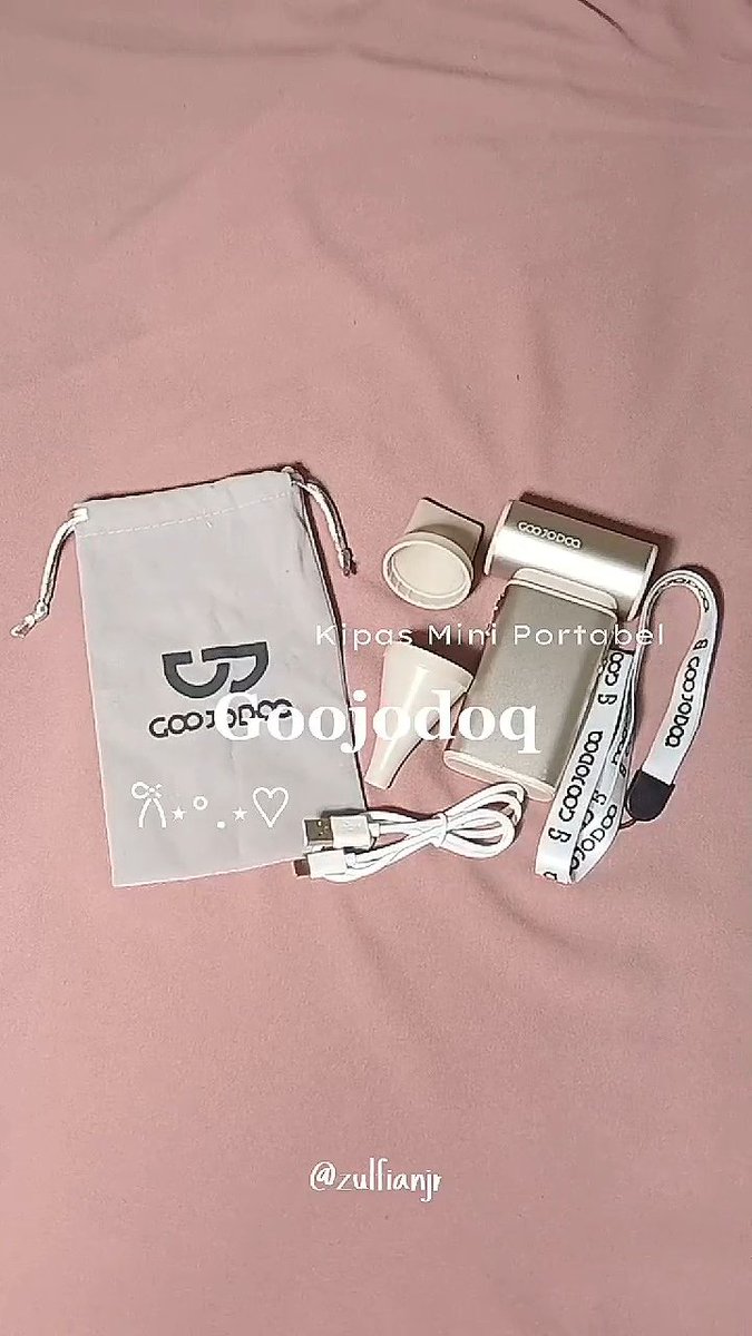 cutepay90's tweet photo. Kipas mini yang wajib kalian punya buat cuaca panas 🥵🌬️
Goojodoq! Kecil tapi anginnya mantap 😆 https://t.co/Oo31iIAdak